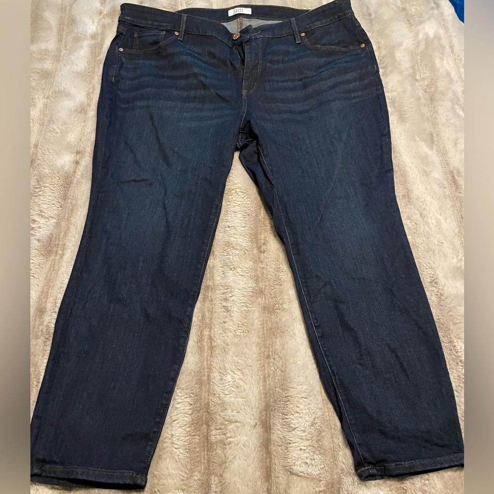 Loft plus blue jeans with slim pockets. Size 22.